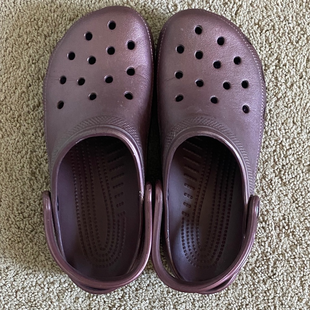 CROCS Classic Clog in Dark Plum